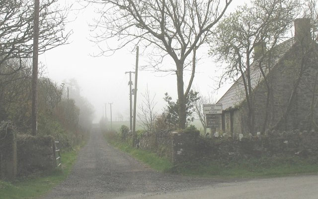 Дорога, окутанная туманом