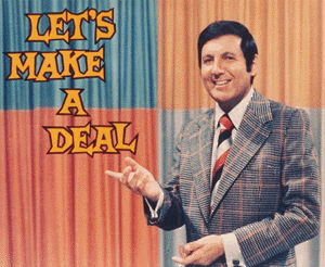 Занавес с логотипом телевизионной игры Let’s Make a Deal